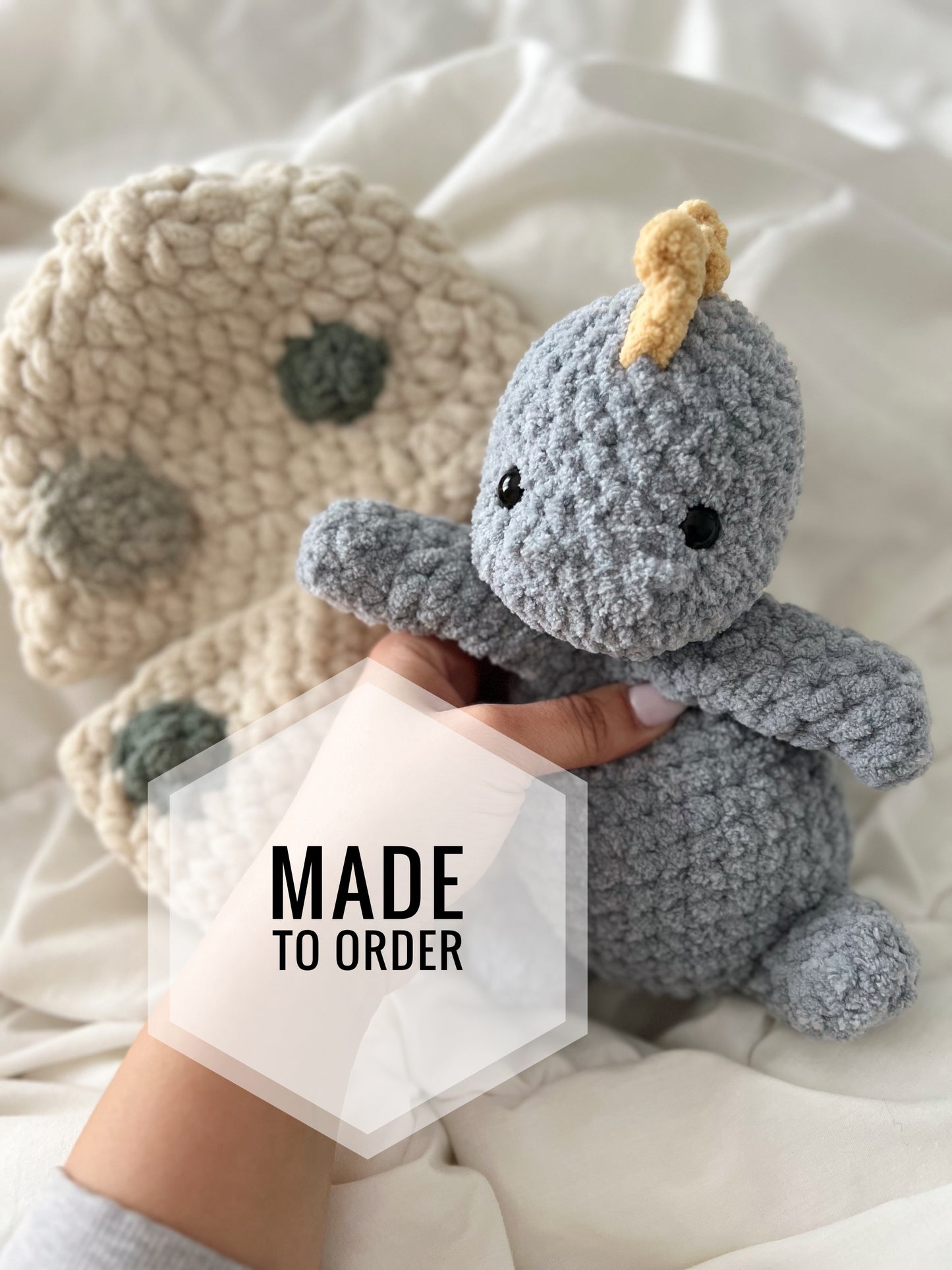 * Made to order * hatching egg & stuffed Dino